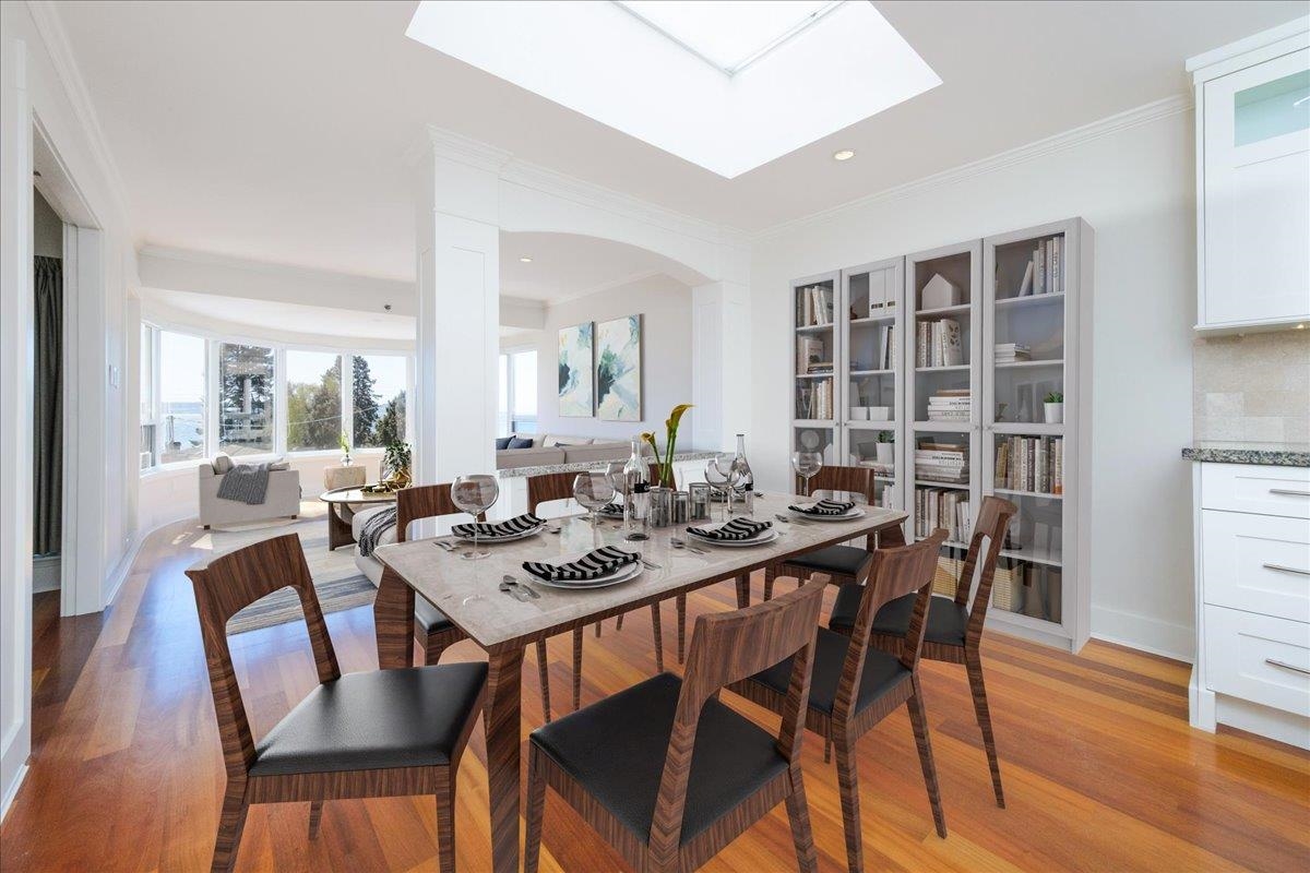 Kitchen Island Photo of 302 2455 Bellevue Avenue, West Vancouver, BC