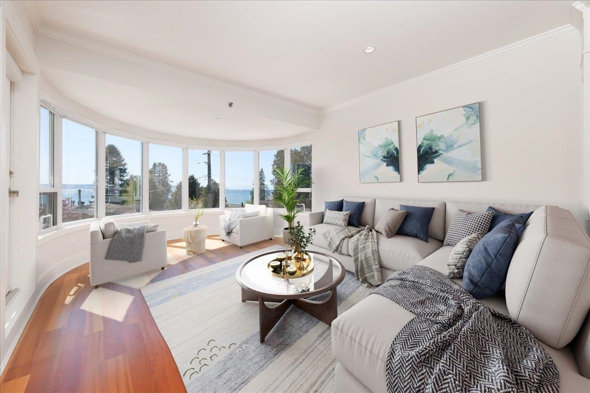 Primary Bathroom Photo of 302 2455 Bellevue Avenue, West Vancouver, BC