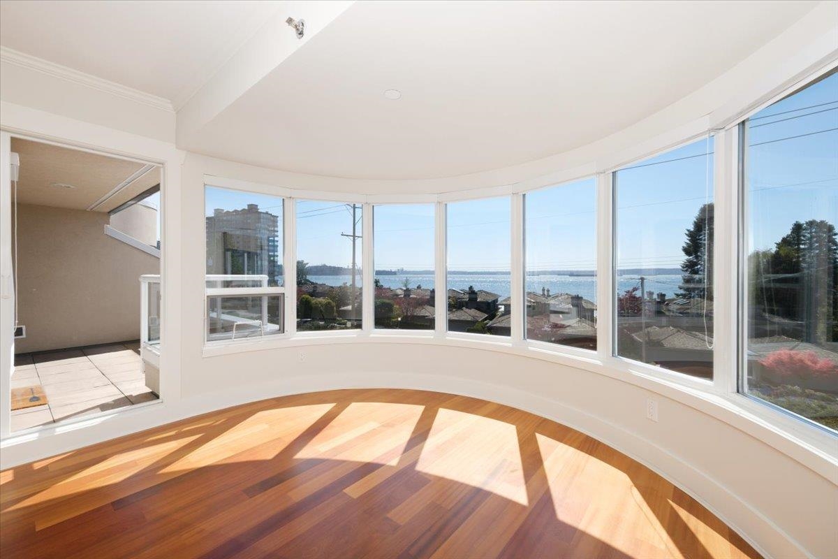 Primary Bedroom Photo of 302 2455 Bellevue Avenue, West Vancouver, BC