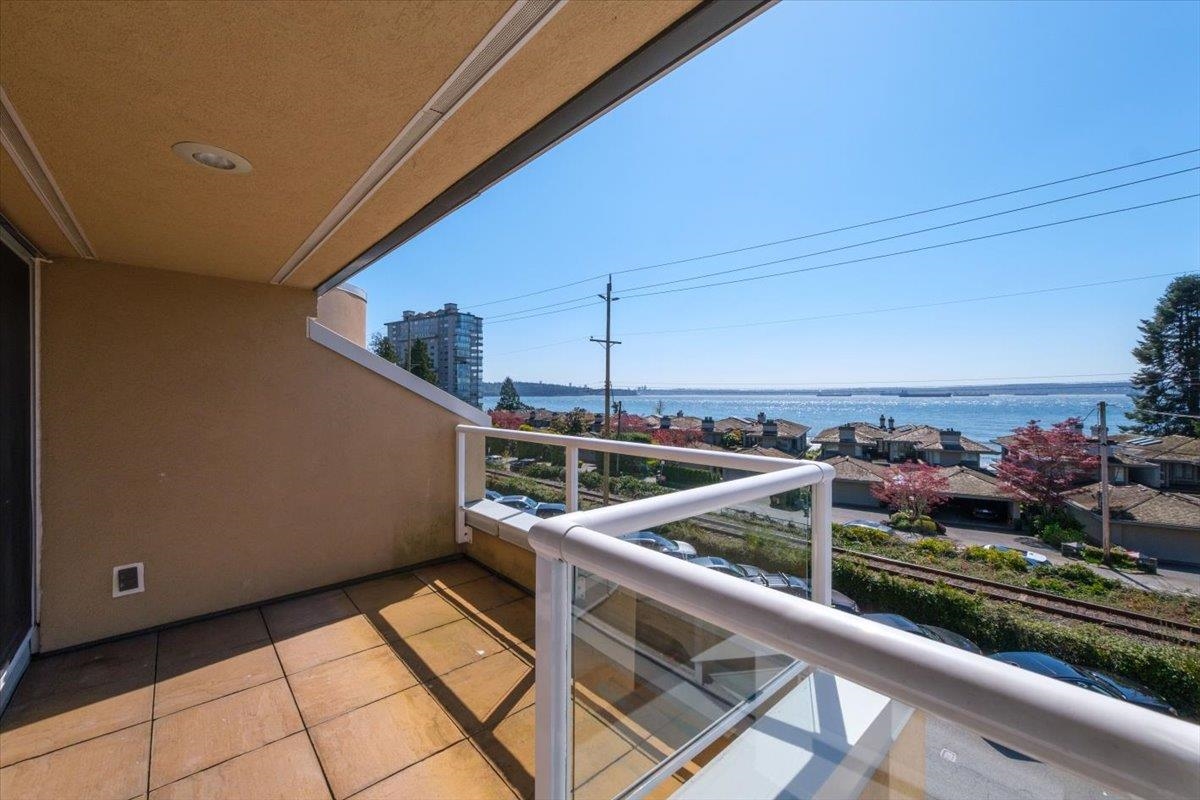 Staircase Photo of 302 2455 Bellevue Avenue, West Vancouver, BC