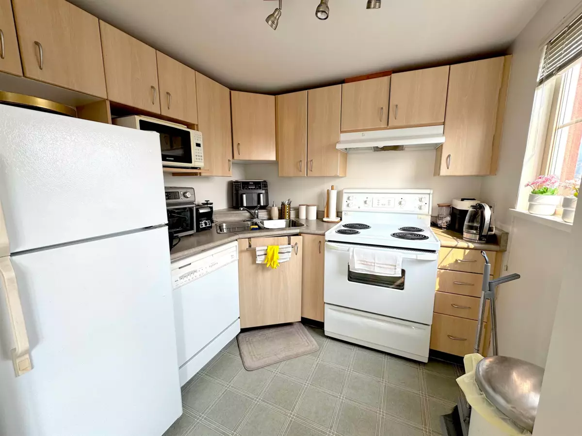 Breakfast Nook Photo of 1503 121 W 15th Street, North Vancouver, BC