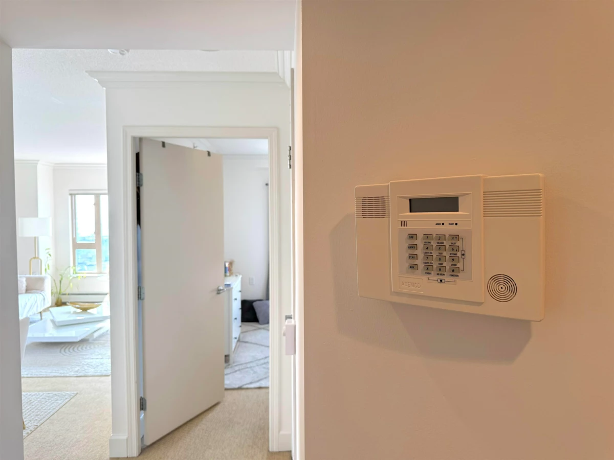 Powder Room Photo of 1503 121 W 15th Street, North Vancouver, BC