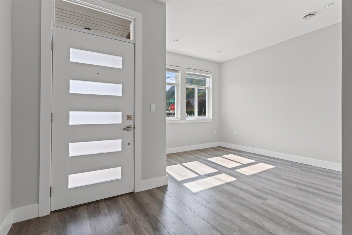 Dining Area Photo of 853 Willow Place, Harrison Hot Springs, BC