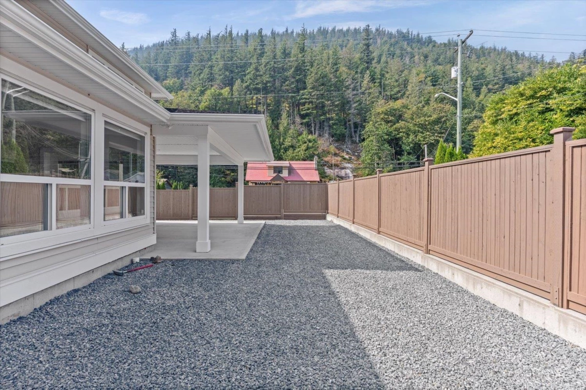 Outdoor Kitchen Photo of 853 Willow Place, Harrison Hot Springs, BC