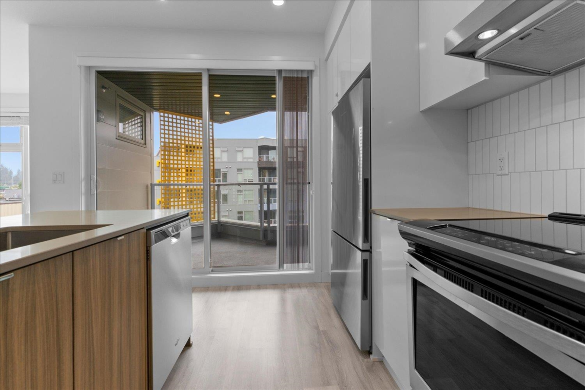 Guest Bathroom Photo of 509 32838 Landeau Place, Abbotsford, BC