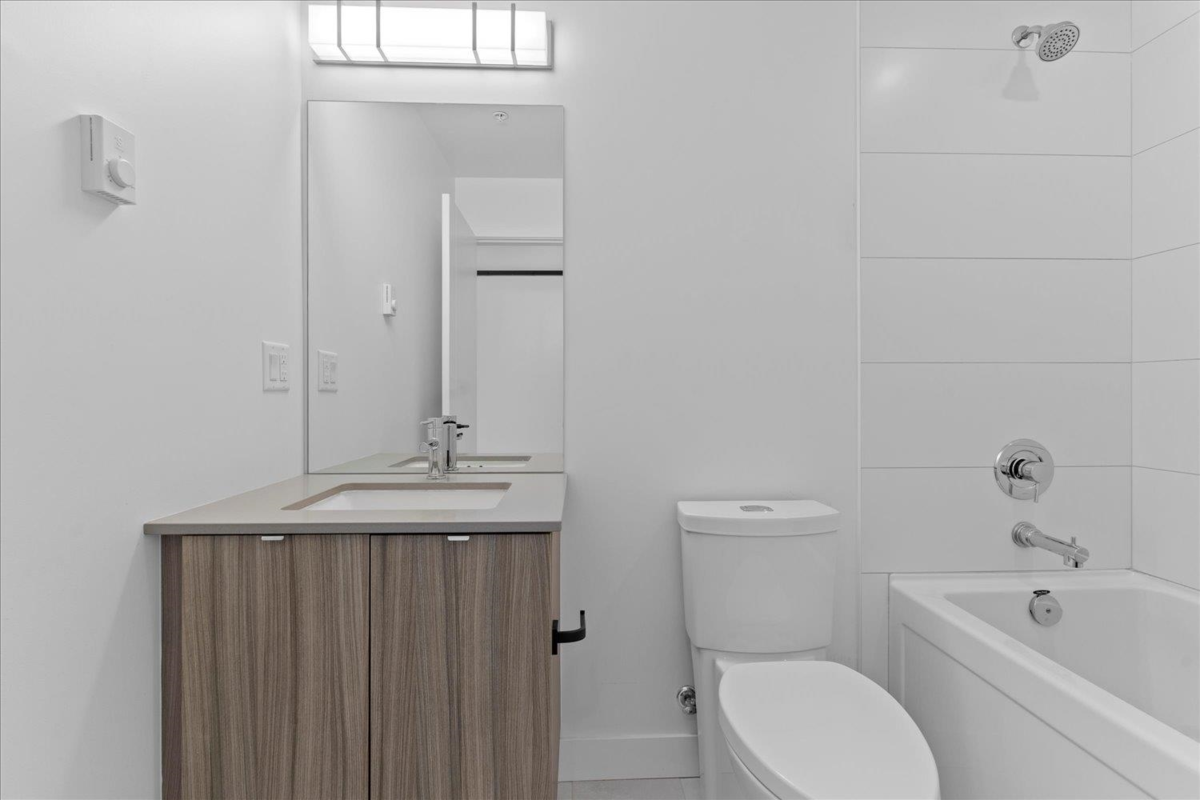 Hallway Photo of 509 32838 Landeau Place, Abbotsford, BC