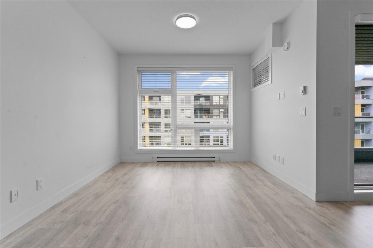 Kitchen Island Photo of 509 32838 Landeau Place, Abbotsford, BC