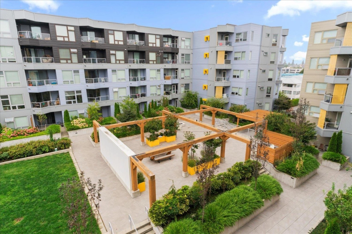 Outdoor Patio Photo of 509 32838 Landeau Place, Abbotsford, BC