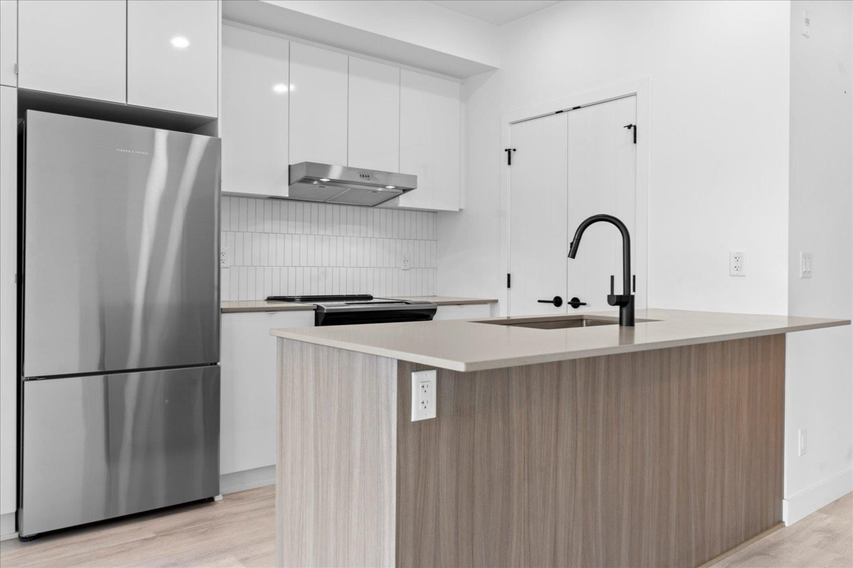 Primary Bathroom Photo of 509 32838 Landeau Place, Abbotsford, BC