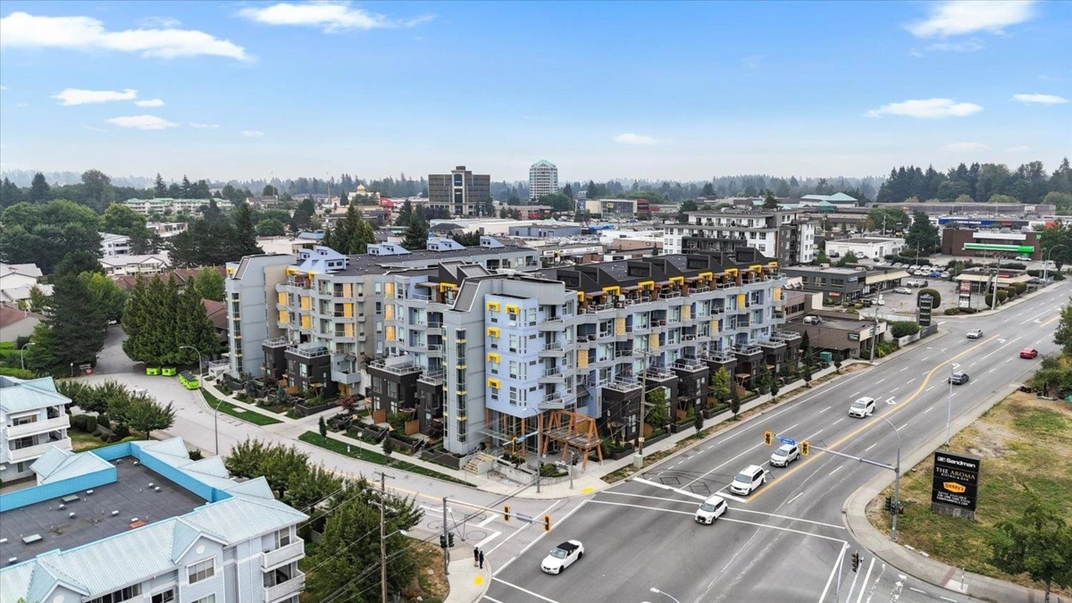 Swimming Pool Photo of 509 32838 Landeau Place, Abbotsford, BC