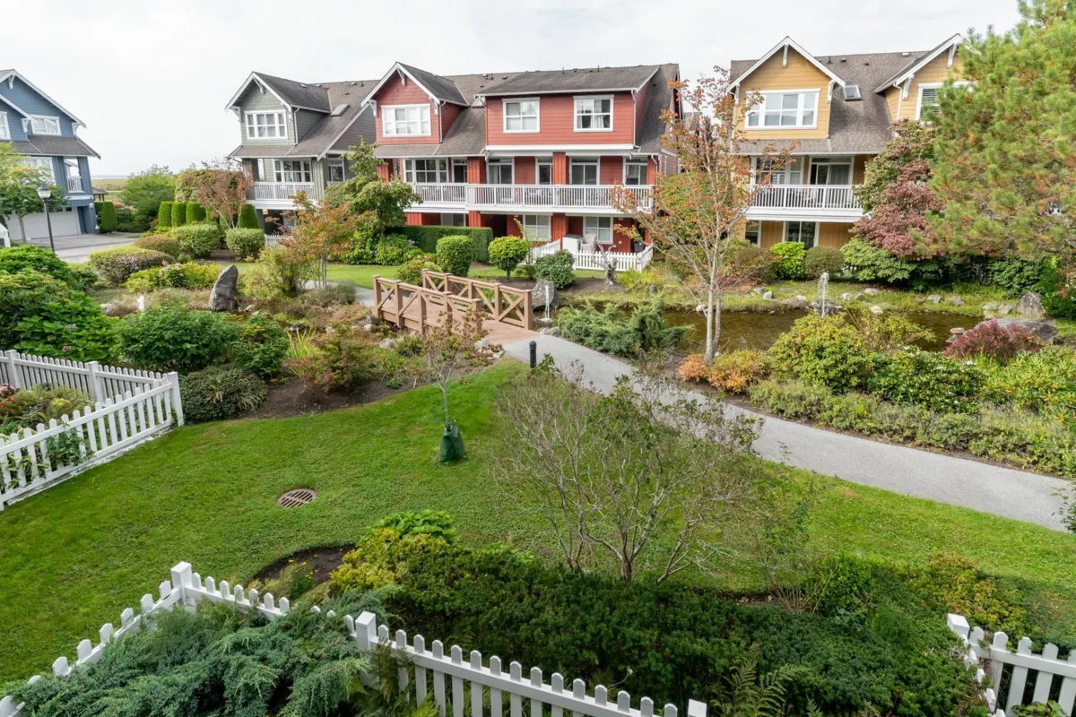 Swimming Pool Photo of 40 3088 Francis Road, Richmond, BC