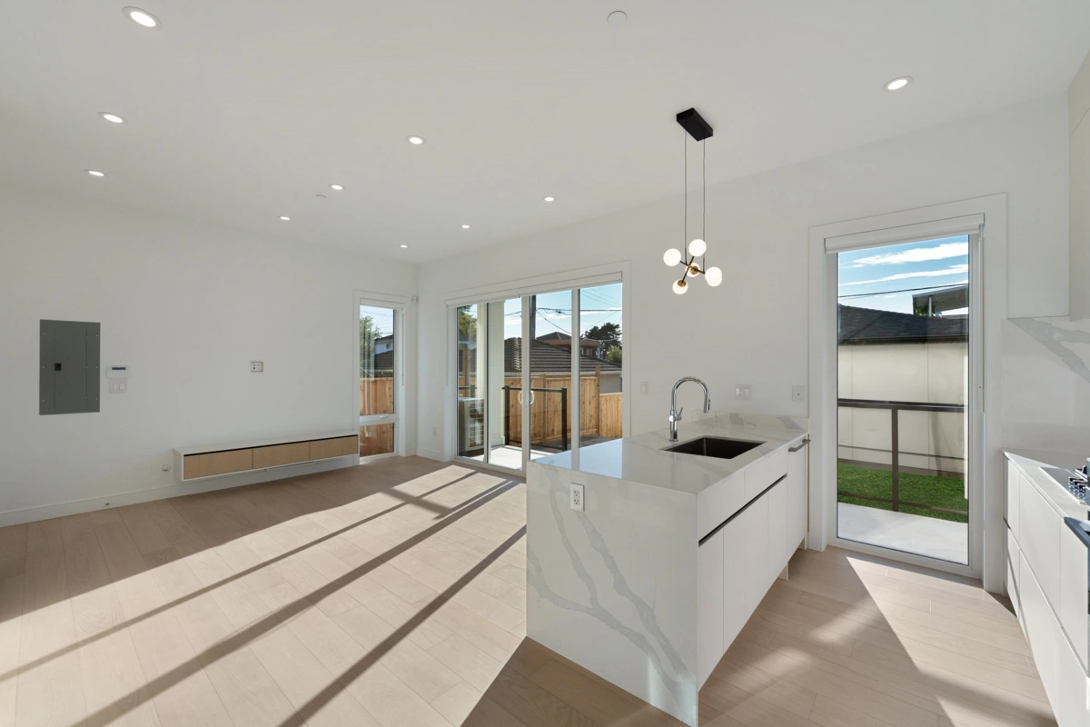 Breakfast Nook Photo of 2 6933 Prince Edward Street, Vancouver, BC