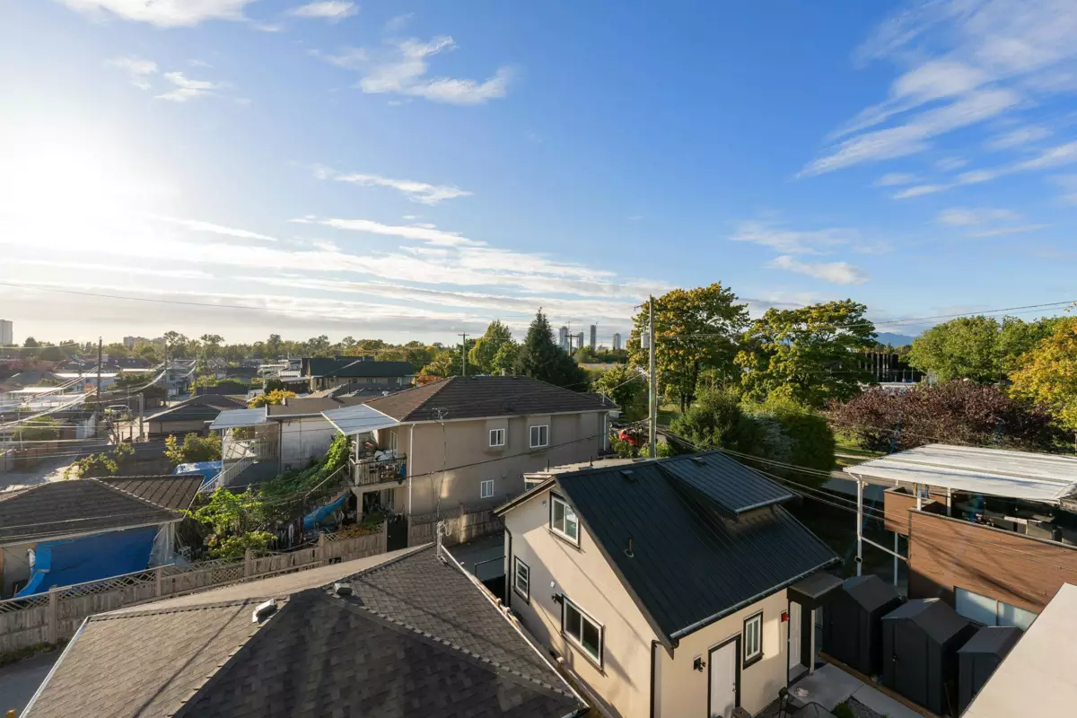 Front Yard Photo of 2 6933 Prince Edward Street, Vancouver, BC