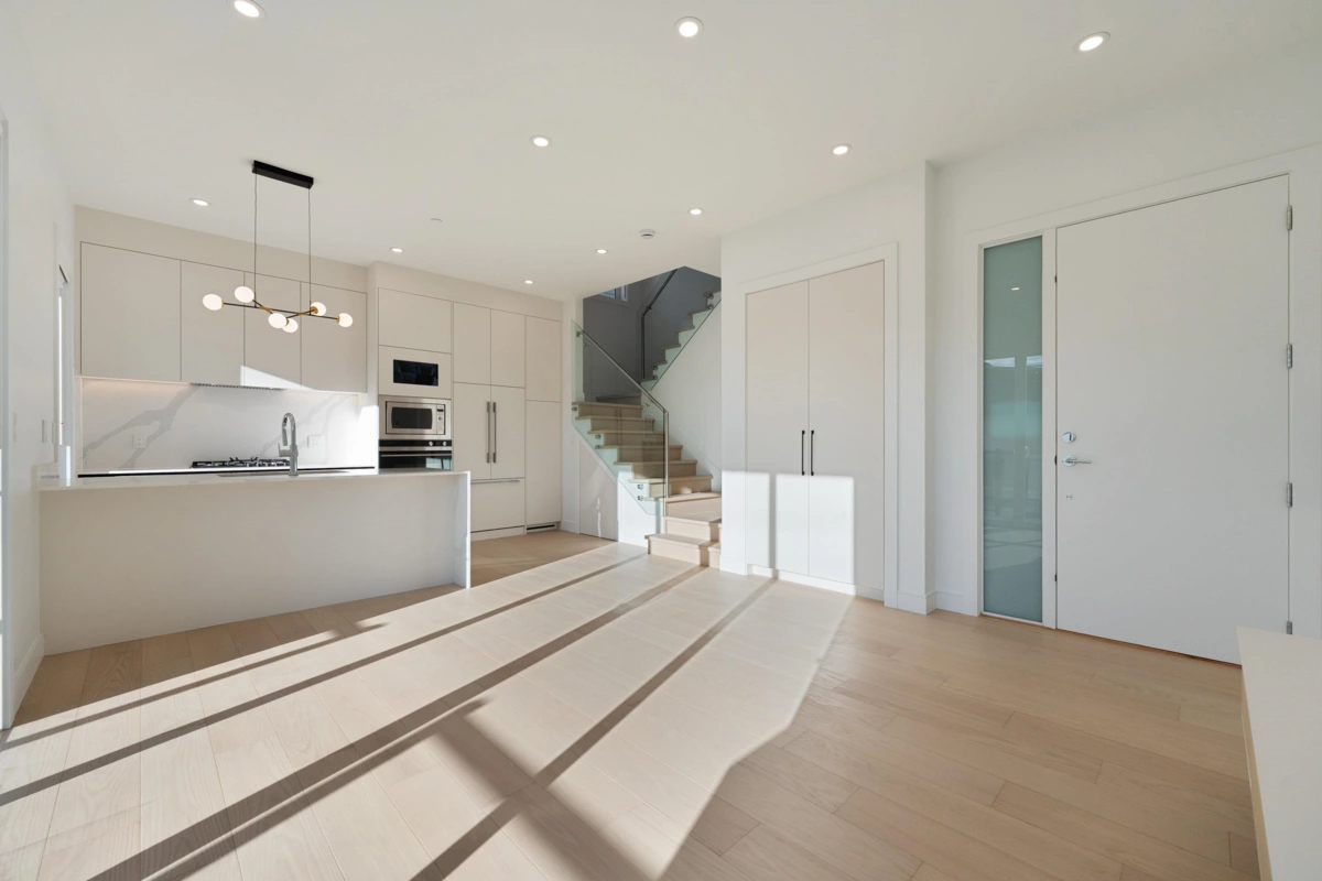 Kitchen Photo of 2 6933 Prince Edward Street, Vancouver, BC