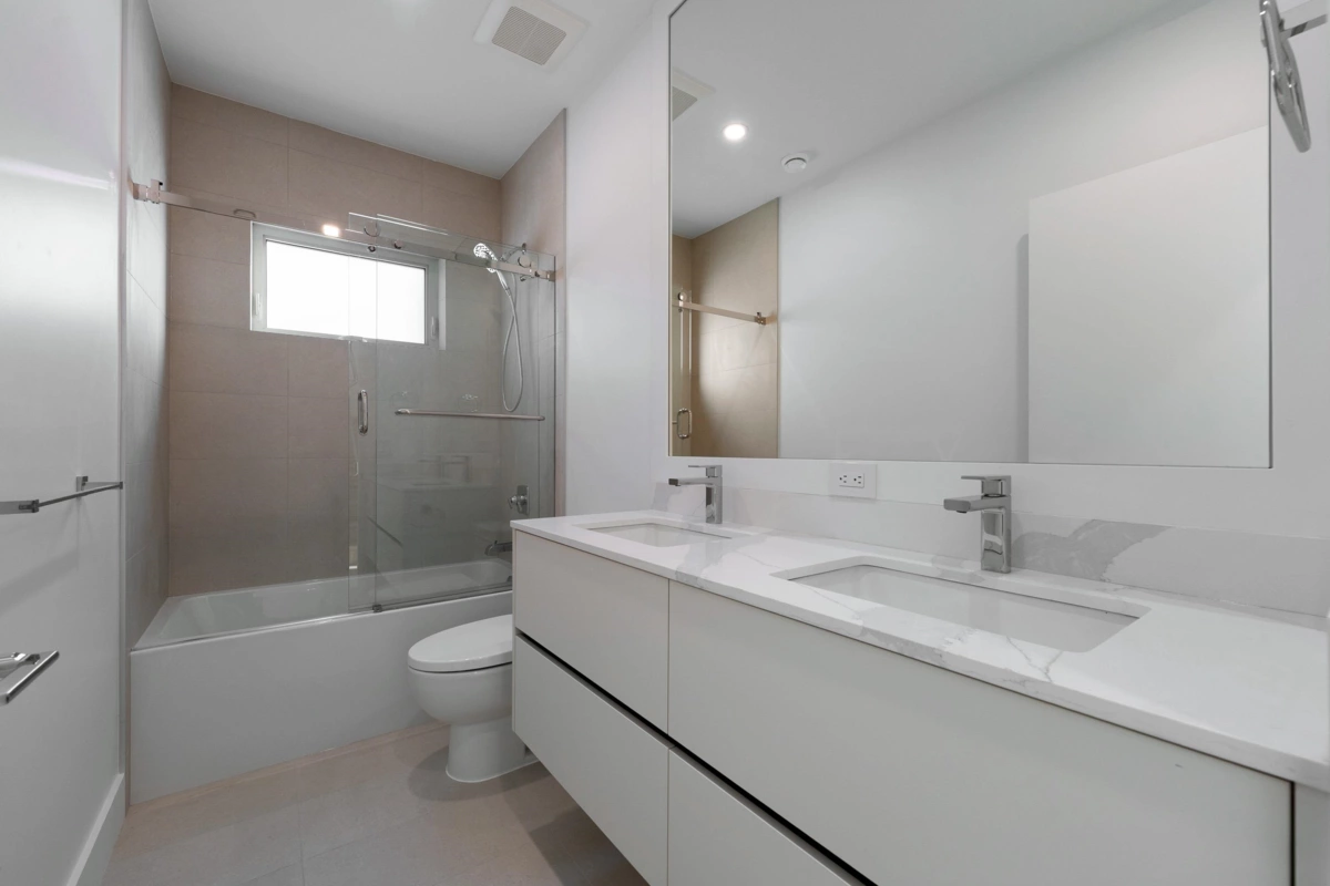 Powder Room Photo of 2 6933 Prince Edward Street, Vancouver, BC