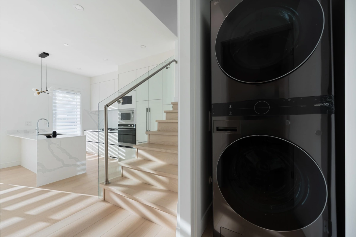 Primary Bathroom Photo of 2 6933 Prince Edward Street, Vancouver, BC
