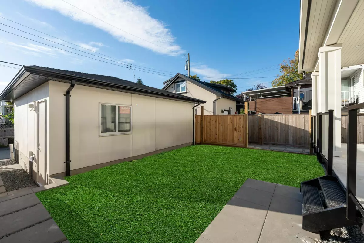 Staircase Photo of 2 6933 Prince Edward Street, Vancouver, BC