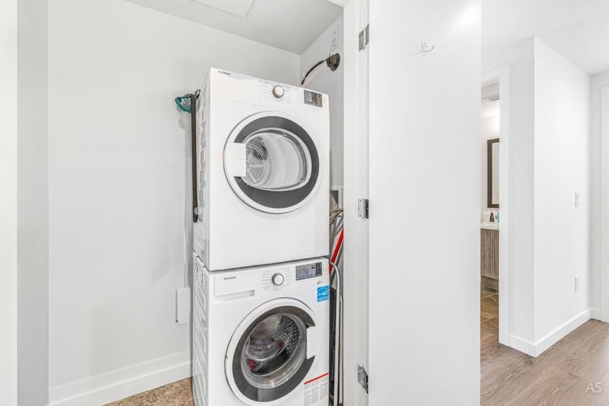 Kitchen Photo of 913 13350 Central Avenue, Surrey, BC