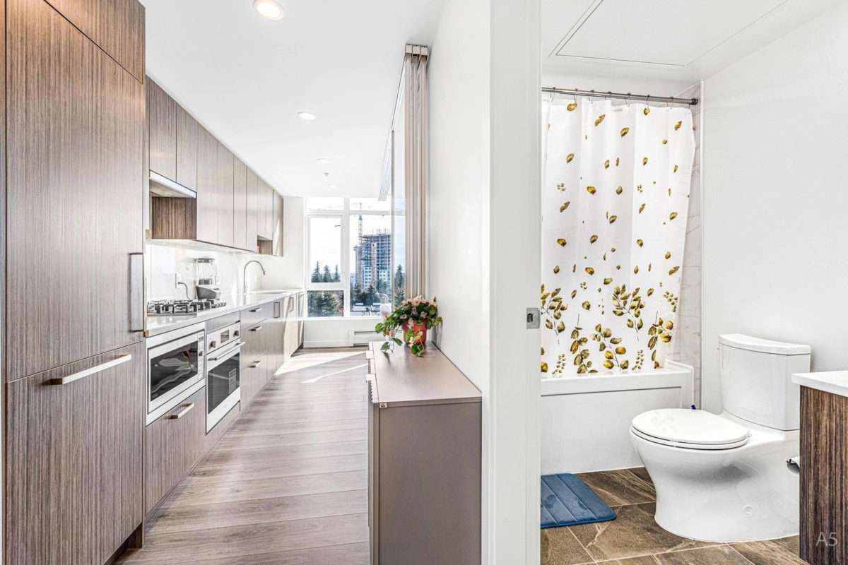 Pantry Photo of 913 13350 Central Avenue, Surrey, BC