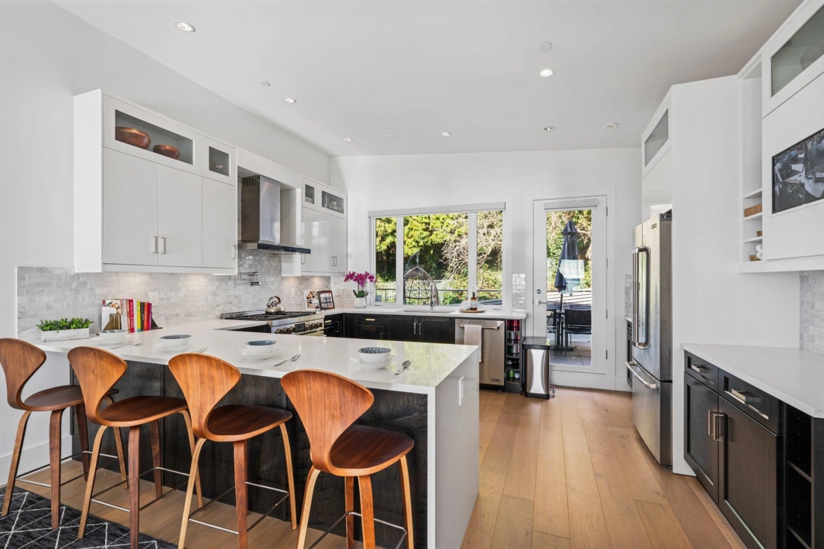 Breakfast Nook Photo of 14857 Buena Vista, White Rock, BC