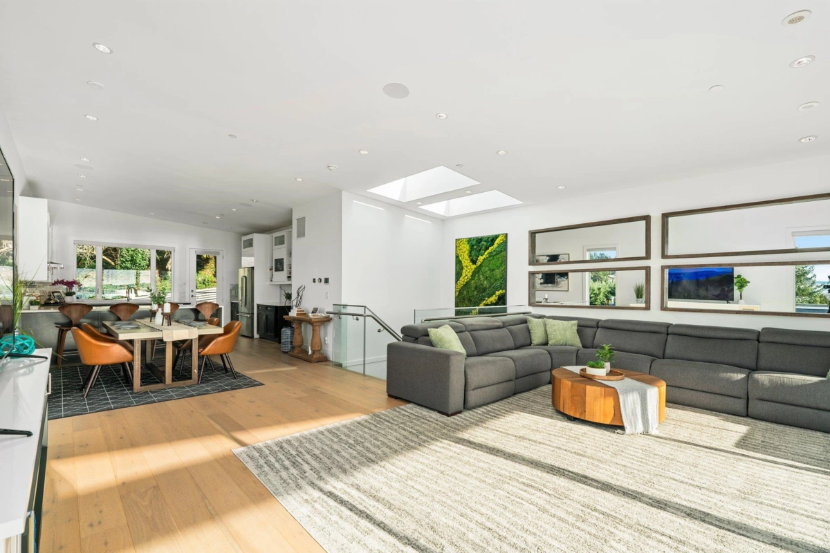 Family Room Photo of 14857 Buena Vista, White Rock, BC