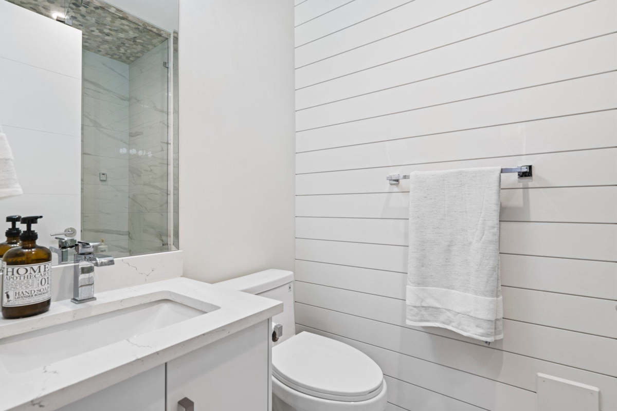 Hallway Photo of 14857 Buena Vista, White Rock, BC