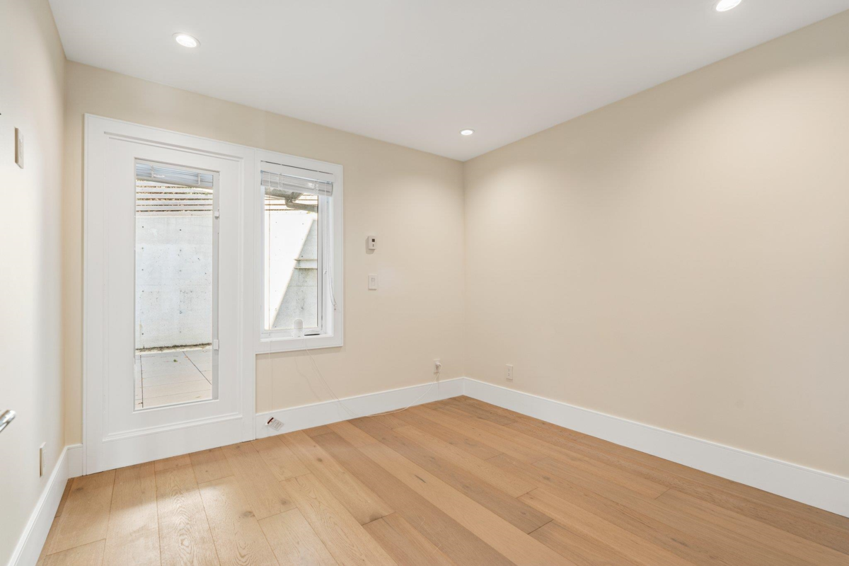 Mudroom Photo of 14857 Buena Vista, White Rock, BC