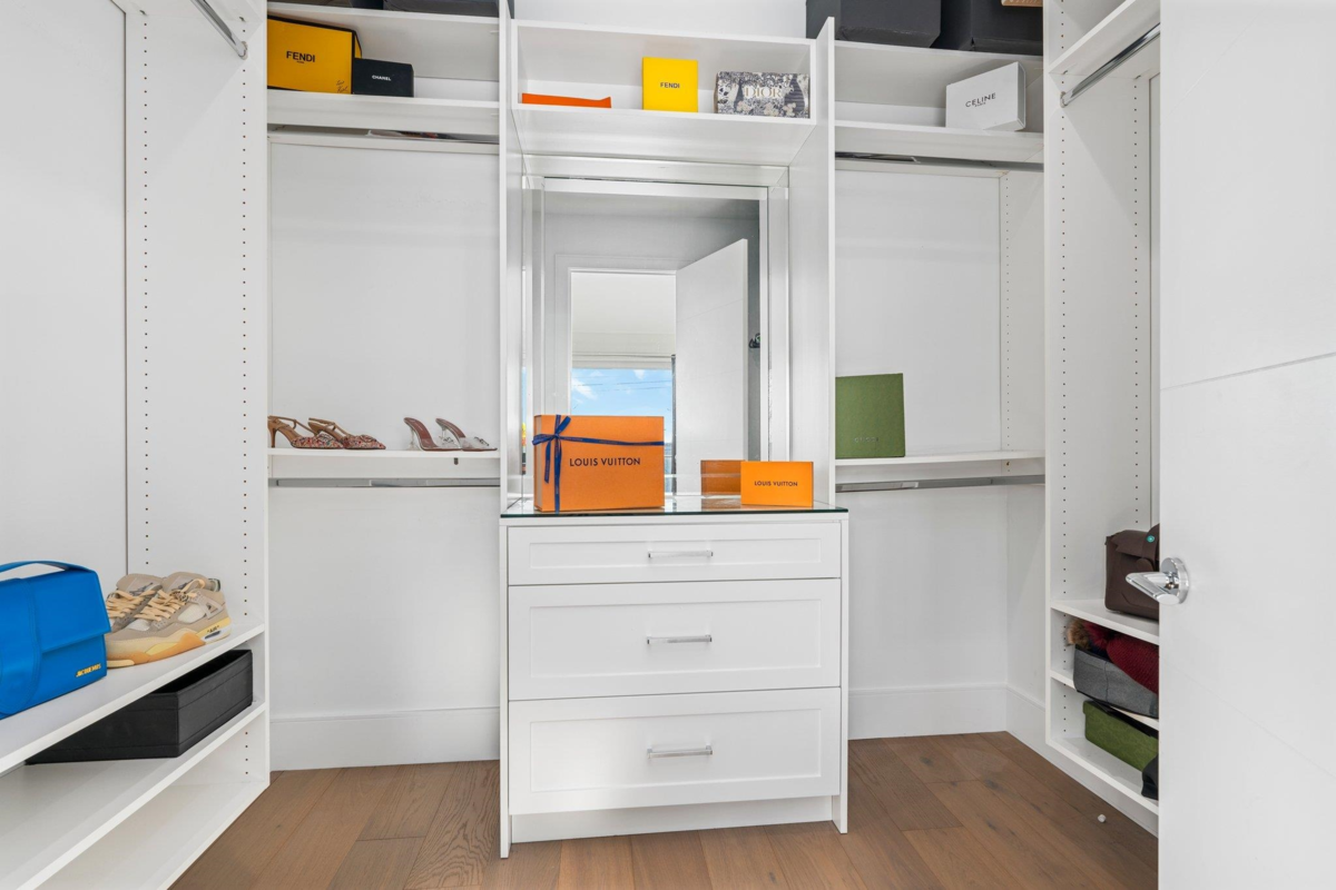 Powder Room Photo of 14857 Buena Vista, White Rock, BC