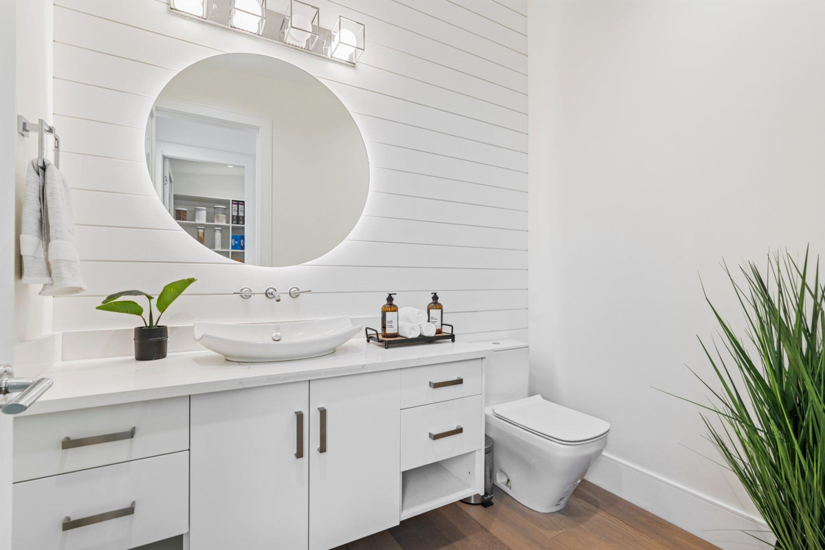 Primary Bathroom Photo of 14857 Buena Vista, White Rock, BC