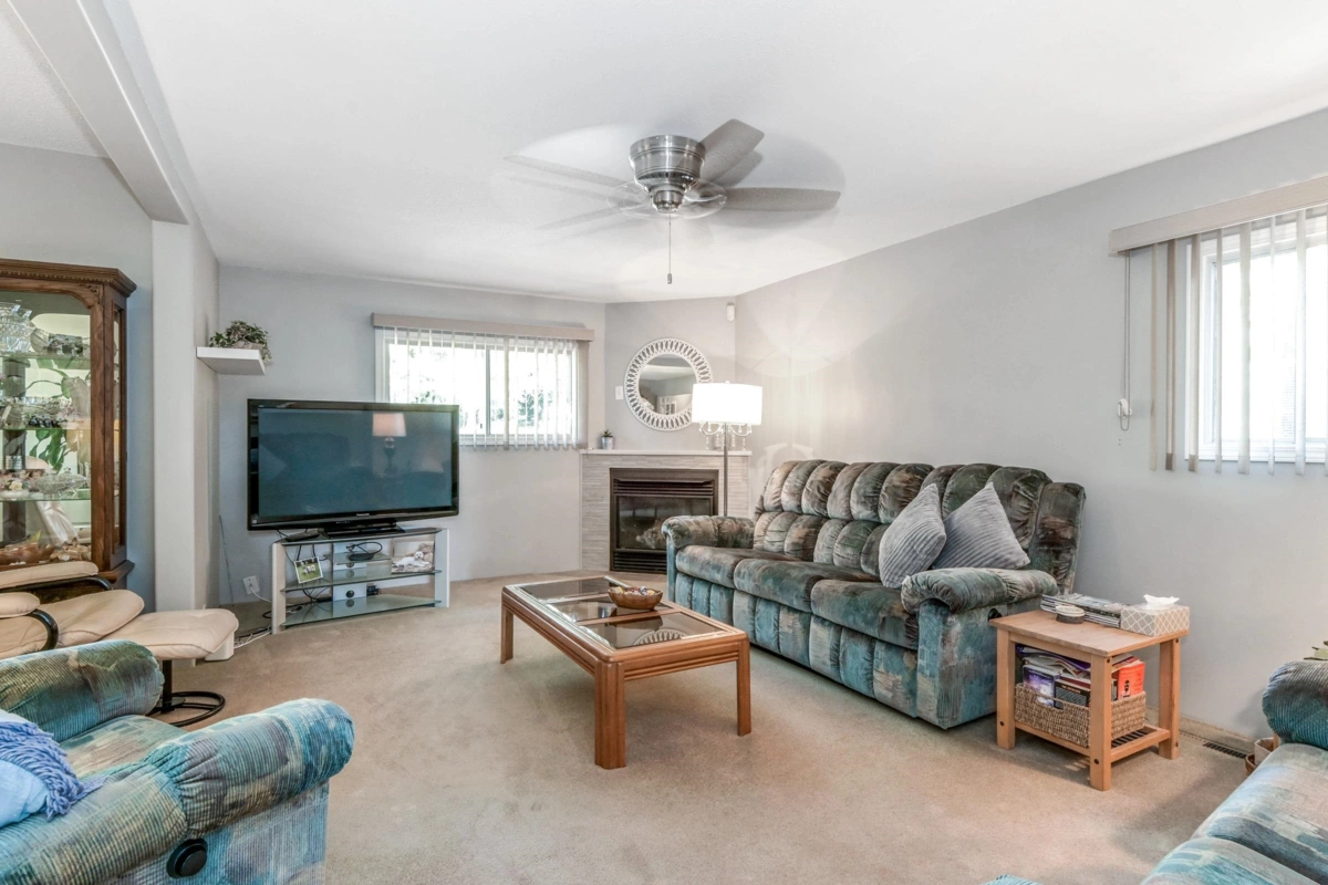 Kitchen Photo of 14022 92 Avenue, Surrey, BC