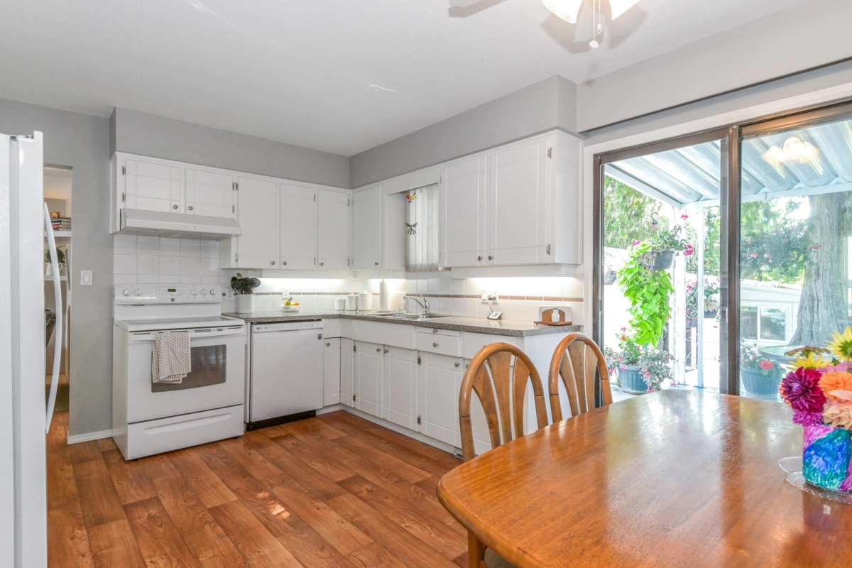 Primary Bathroom Photo of 14022 92 Avenue, Surrey, BC