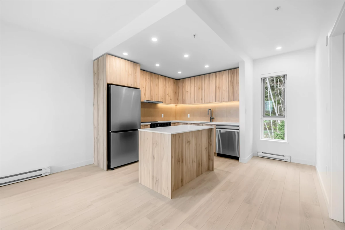 Kitchen Photo of 408 3596 Malsum Drive, North Vancouver, BC