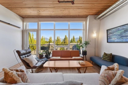 403 4223 Hastings Street, Burnaby, BC, Burnaby — Apartment/Condo for sale