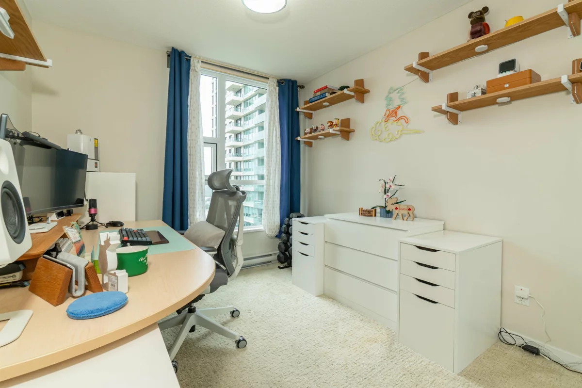 Backyard Photo of 1901 2200 Douglas Road, Burnaby, BC