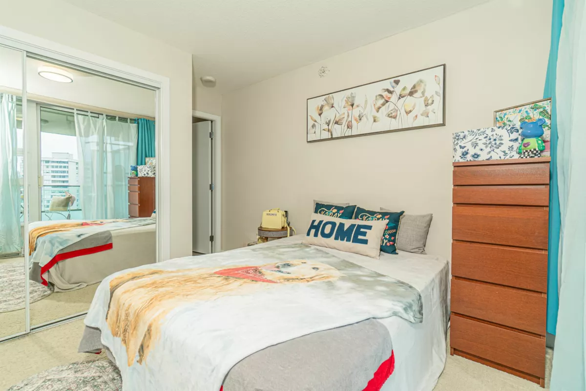 Entry Foyer Photo of 1901 2200 Douglas Road, Burnaby, BC