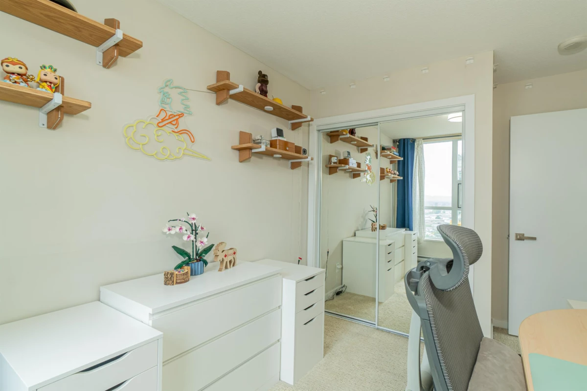 Front Yard Photo of 1901 2200 Douglas Road, Burnaby, BC