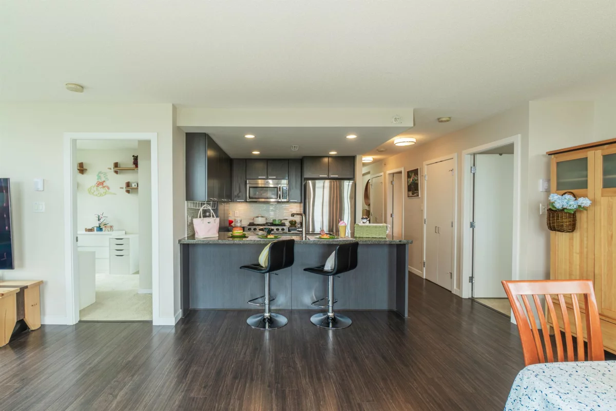 Guest Bathroom Photo of 1901 2200 Douglas Road, Burnaby, BC