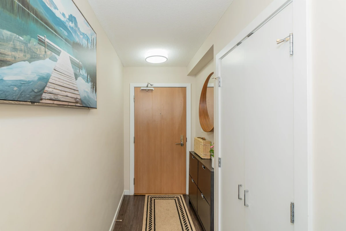 Kitchen Island Photo of 1901 2200 Douglas Road, Burnaby, BC