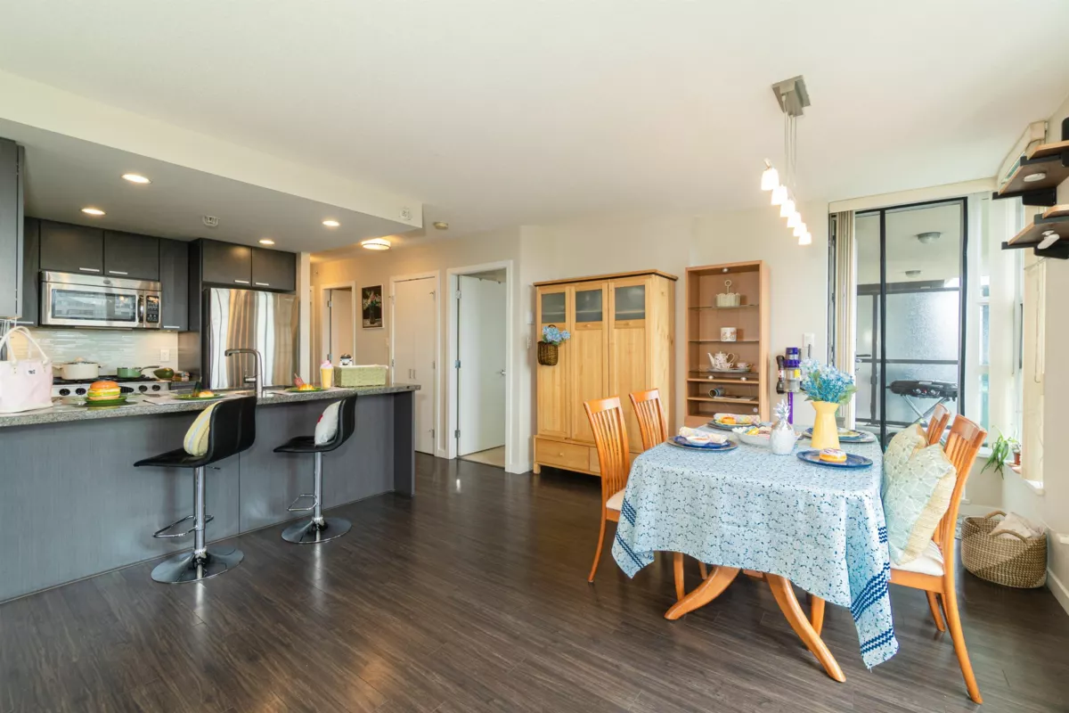 Powder Room Photo of 1901 2200 Douglas Road, Burnaby, BC