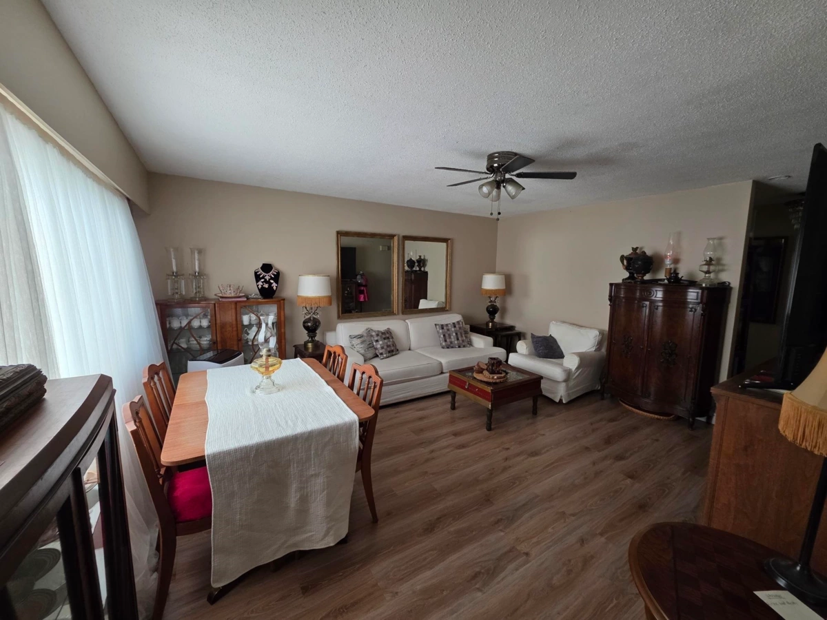 Kitchen Island Photo of 13075 Old Yale Road, Surrey, BC