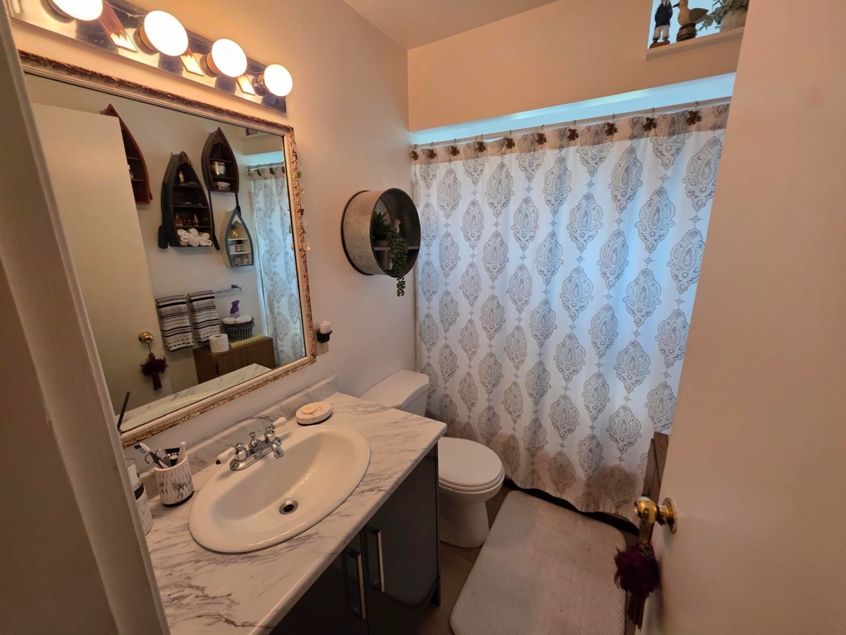 Primary Bathroom Photo of 13075 Old Yale Road, Surrey, BC