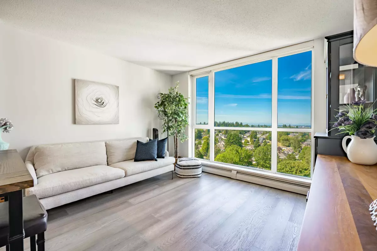 Kitchen Photo of 1705 10777 University Drive, Surrey, BC