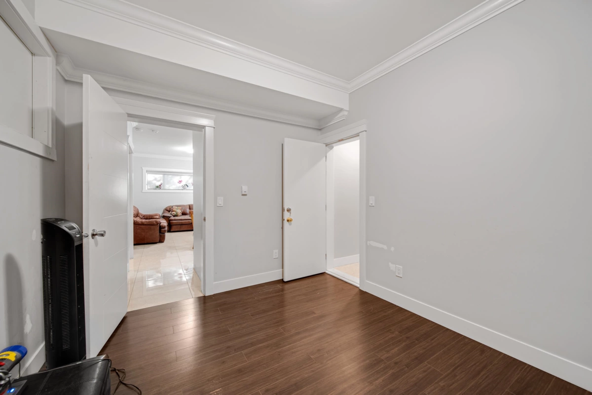 Entry Foyer Photo of 8543 Royal Oak Avenue, Burnaby, BC