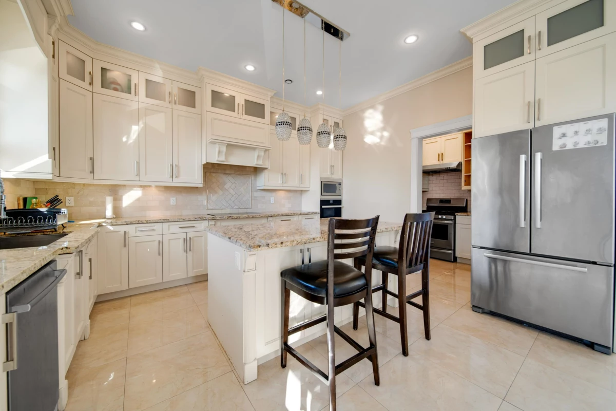 Kitchen Island Photo of 8543 Royal Oak Avenue, Burnaby, BC