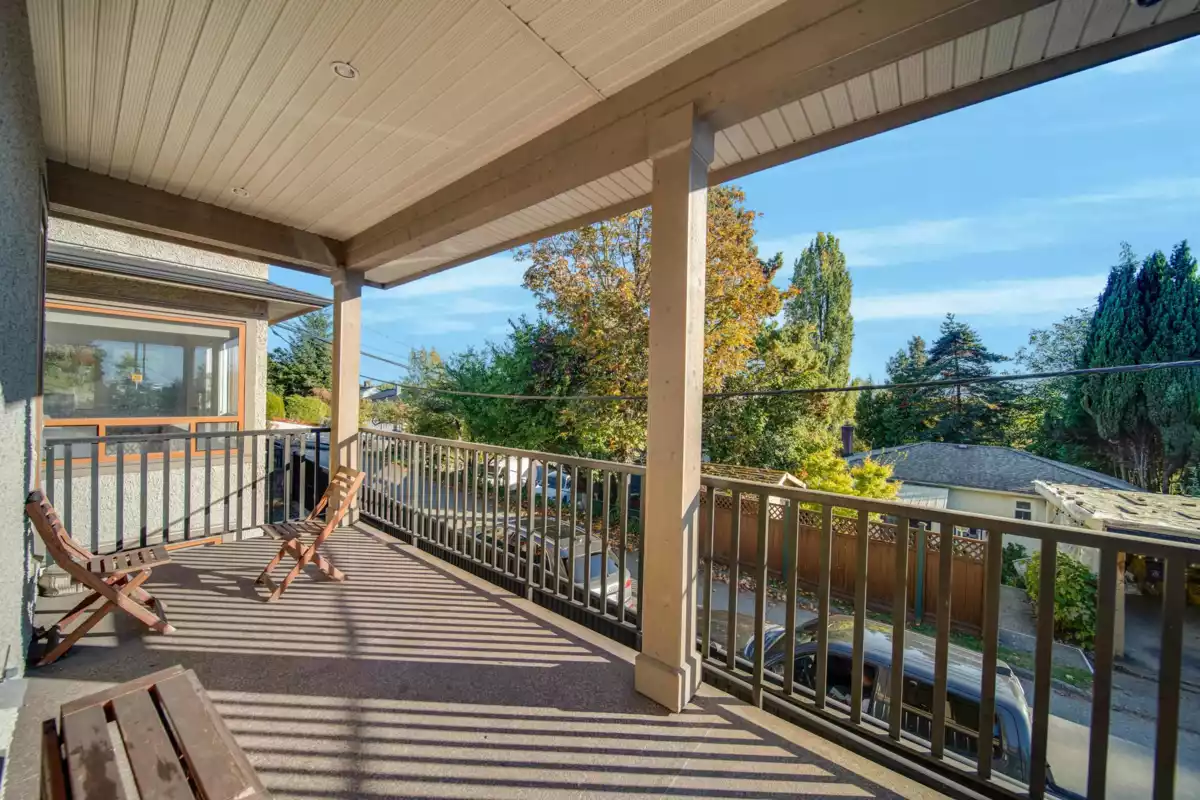Walk-In Closet Photo of 8543 Royal Oak Avenue, Burnaby, BC
