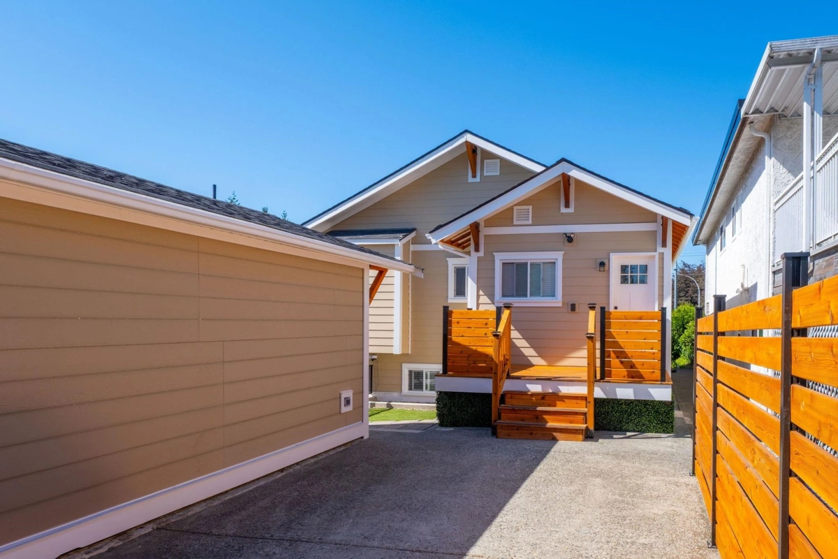 Entry Foyer Photo of 7696 Davies Street, Burnaby, BC