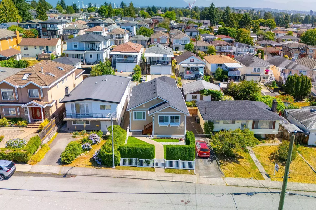 Fitness Center Photo Near 7696 Davies Street, Burnaby, BC