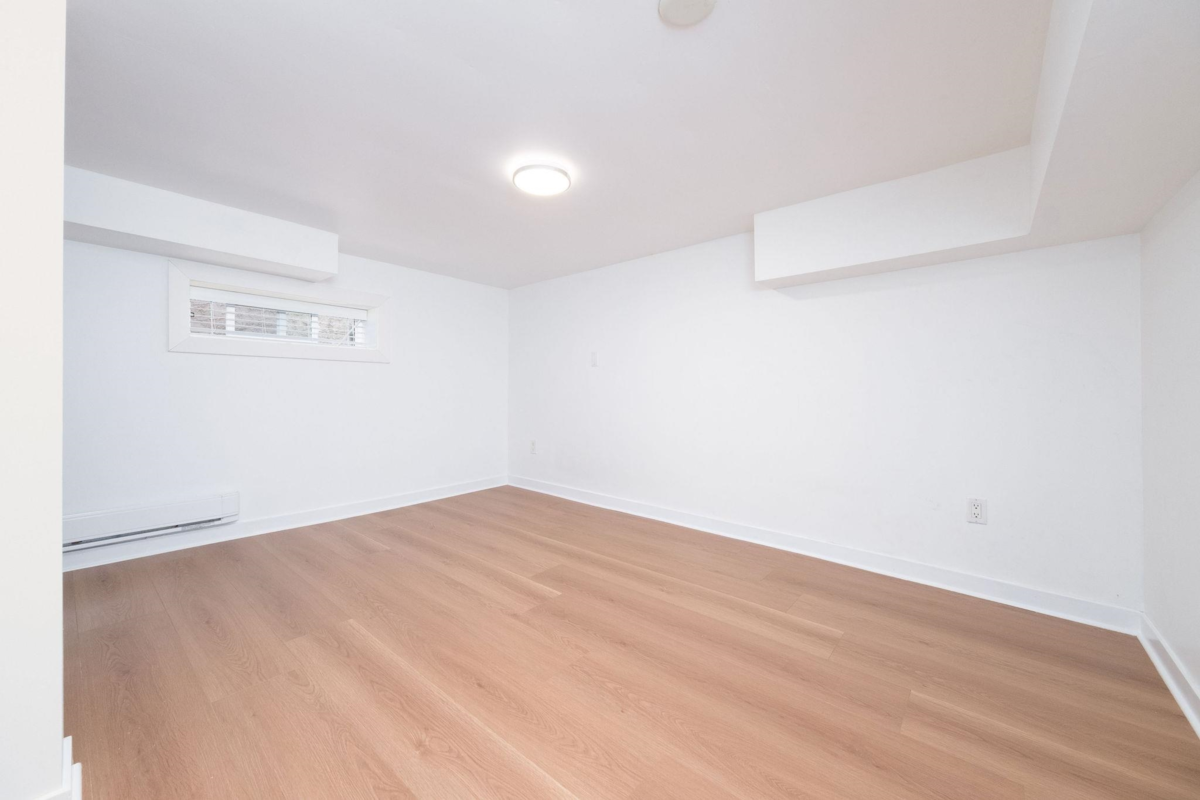 Garden / Landscaping Photo of 7696 Davies Street, Burnaby, BC