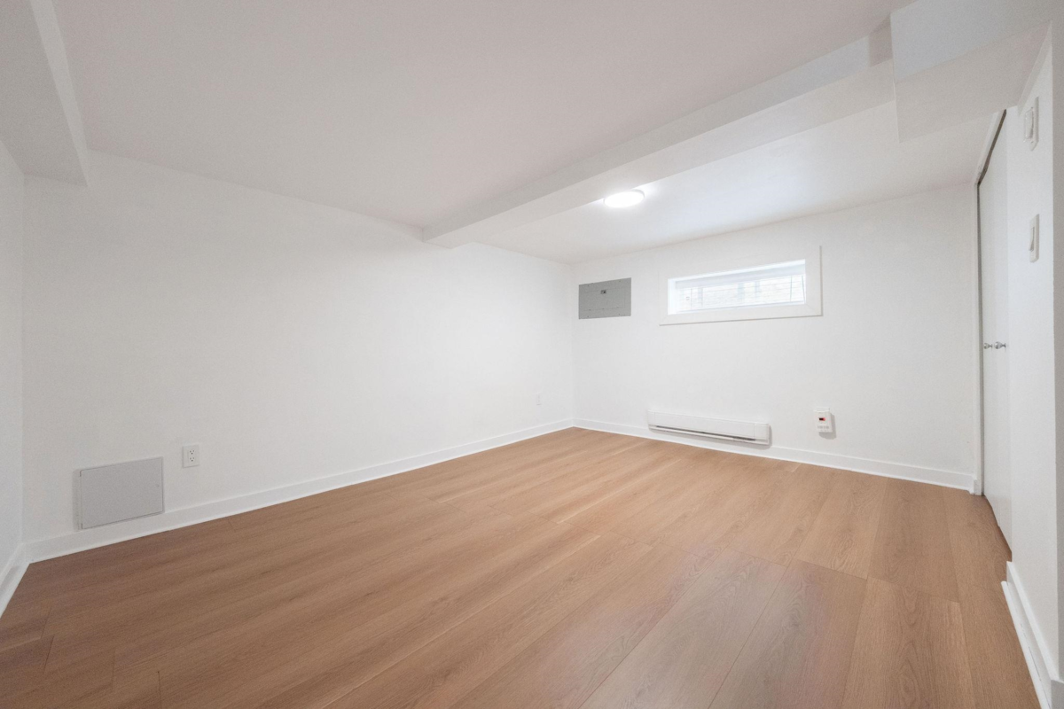 Hot Tub / Spa Photo of 7696 Davies Street, Burnaby, BC