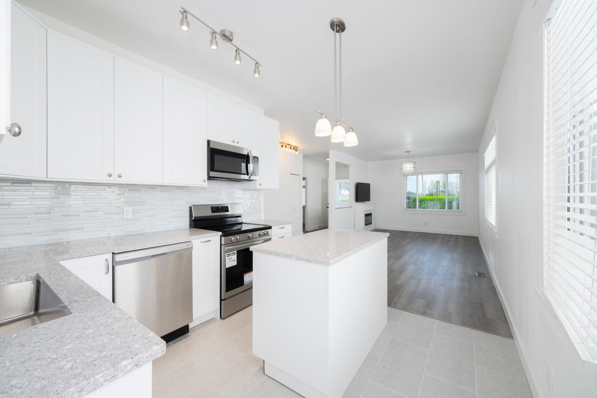 Walk-In Closet Photo of 7696 Davies Street, Burnaby, BC